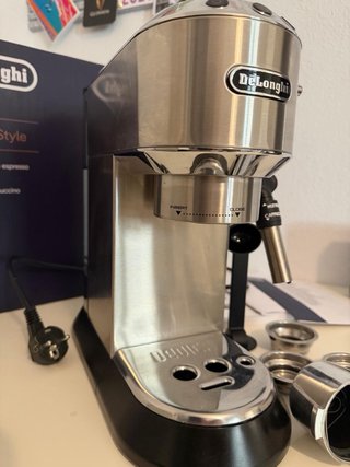 Cafetera DeLonghi Dedica Style EC685
