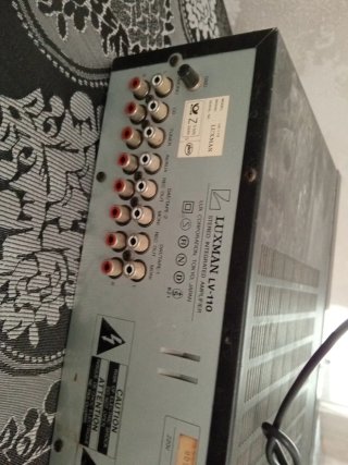 Amplificador Luxman LV-110 Negro