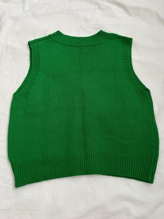 Chaleco de punto verde trenzado