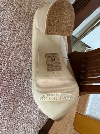 Zapatos de tacón beige