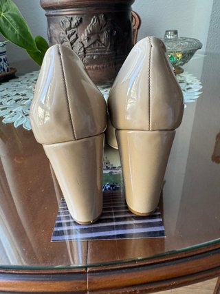 Zapatos de tacón beige