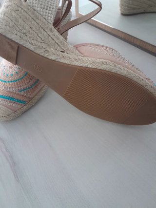 OFERTA, 2 pares de Alpargatas cuña azules y rosas.