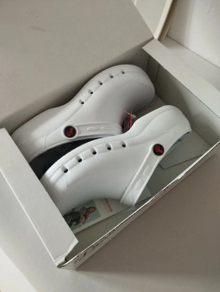 Zapatos sanitarios Dian