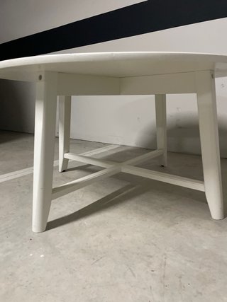 Mesa redonda Ikea blanca de centro