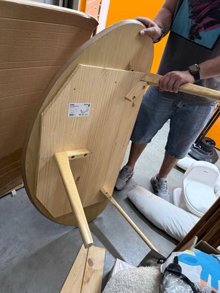 Mesa de madera con pata para encolar