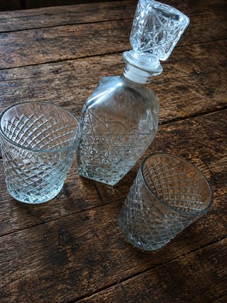 Licorera y vasos de cristal tallado