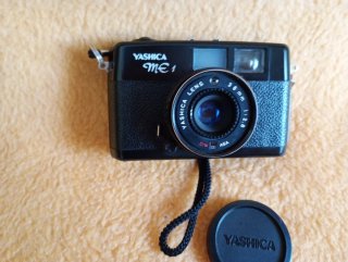 Cámara Yashica ME1 Años 70 Negra