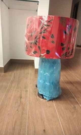 Lampada da tavolo nuova, mai usata