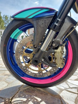 Aprilia Tuono 1000 R - Moto Deportiva Naked