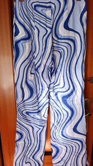 Pantalón Zara estampado azul y blanco Talla L