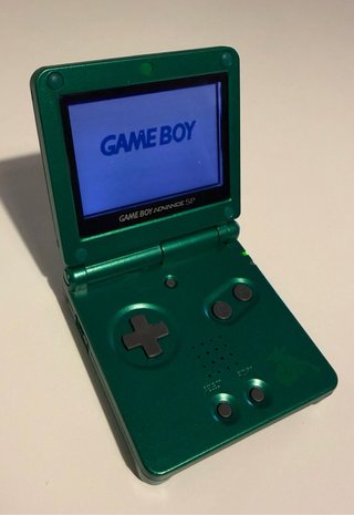 Game Boy Advance SP Verde Rayquaza