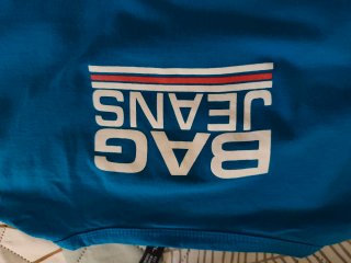 Camiseta azul con estampado DUFFLE BAG JEANS