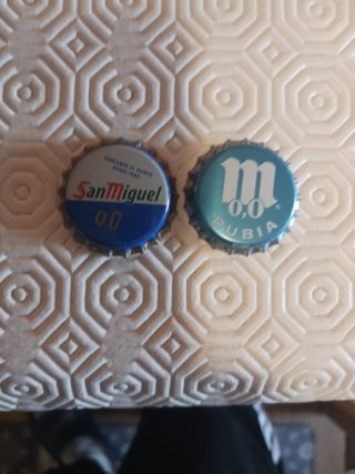 Lote 2 Chapas Cerveza San Miguel y Mahou