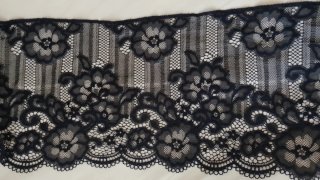 10 metri di pizzo nero elasticizzato