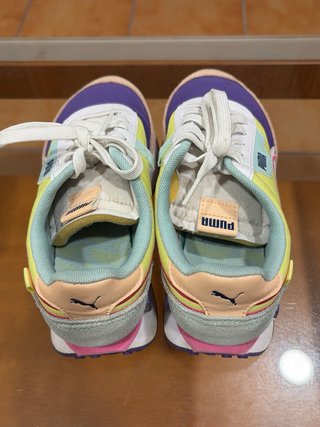 Zapatillas Puma Mujer Morado y Amarillo