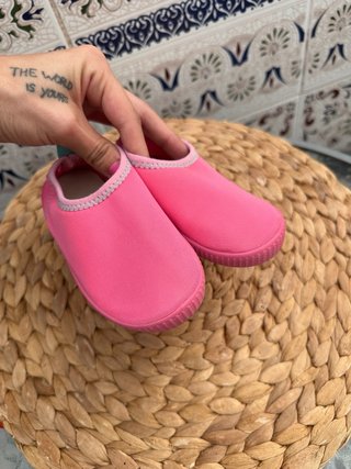 Escarpines niña T.23