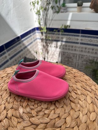 Escarpines niña T.23