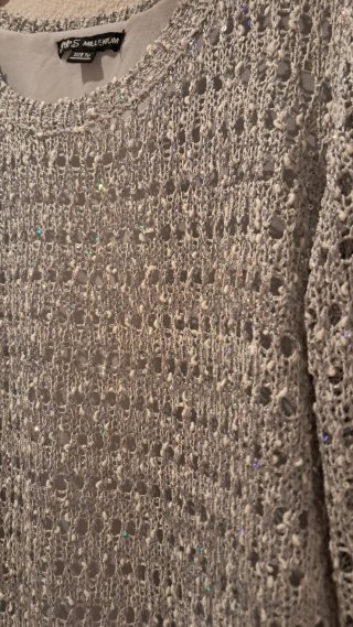 Elegante jersey calado  gris plata con lentejuelas