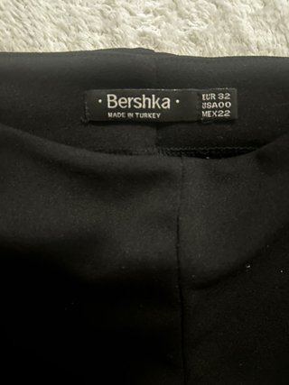 Pantalón corto Bershka volante negro XS