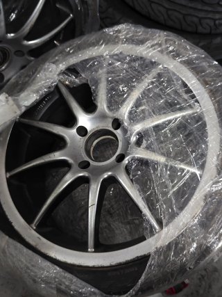 Llantas 17 4x108 Multirradio con neumáticos