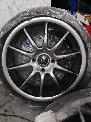 Llantas 17 4x108 Multirradio con neumáticos
