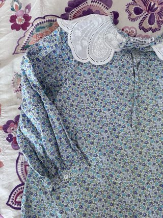 Blusa flores cuello bobo
