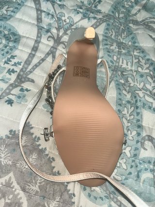 Sandalias de boda Be Mine plateadas y blancas