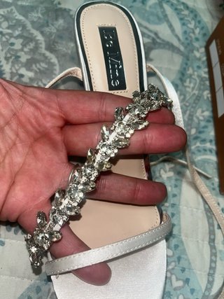 Sandalias de boda Be Mine plateadas y blancas