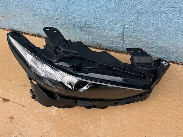 Faro derecho Mazda 3 IV HB BP 19-23 bcjh51030