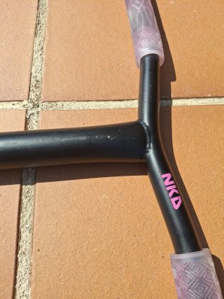 Manillar NKD Rally con puños morados