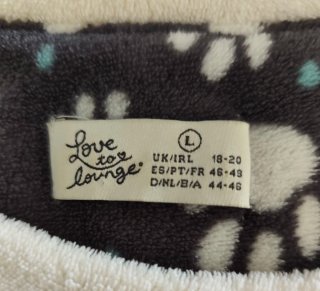 Pijama oso polar y huellas