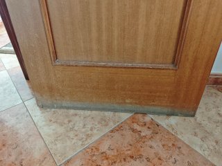 Puerta madera con cristales