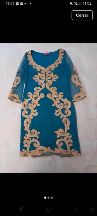 Vestido azul con detalles dorados