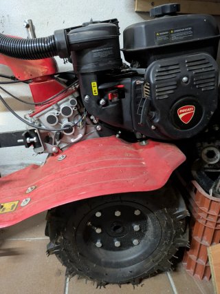 Motocultor Ducati Rojo