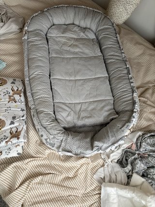 Nido para bebé gris y detalles animales