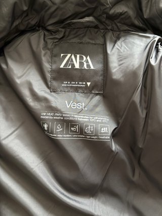 Chaleco acolchado Zara negro con capucha