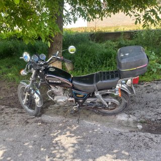 Suzuki GN 250 Naked Negra/Plata