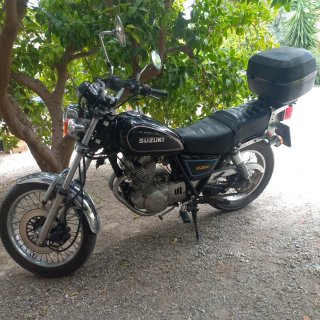 Suzuki GN 250 Naked Negra/Plata