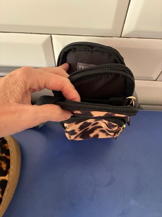 Zapatillas y bolso estampado leopardo