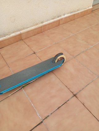 Patinete freestyle azul y negro