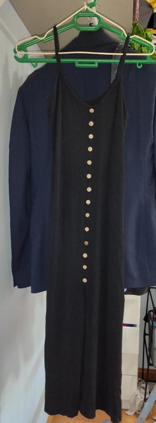 Vestido largo negro con botones