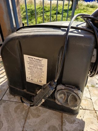 Jacuzzi spa negro y transparente