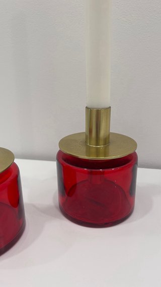 Candelabros de cristal rojo y metal dorado