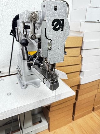 Máquina de coser industrial Adler