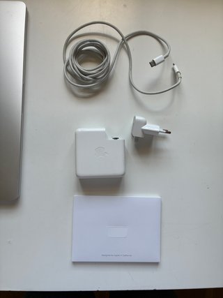 MacBook Pro 13 2017 512GB Touch Bar + Accesorios