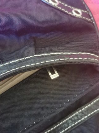 Bolso Guess Negro y Dorado