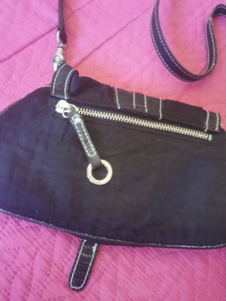 Bolso Guess Negro y Dorado