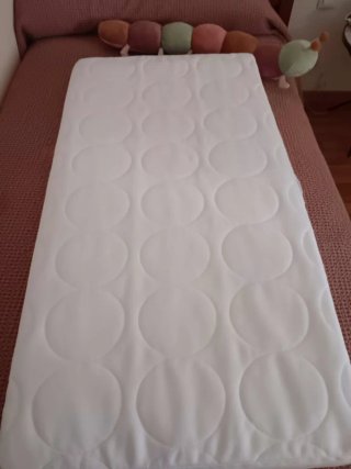 Colchón muelles ensacados. Funda y asa transporte