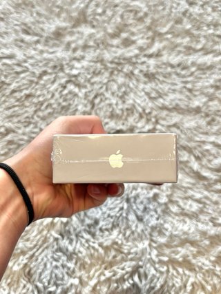 Apple AirPods 4