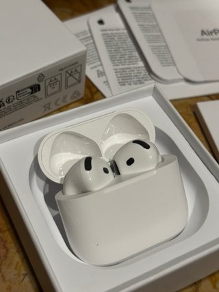 Apple AirPods 4